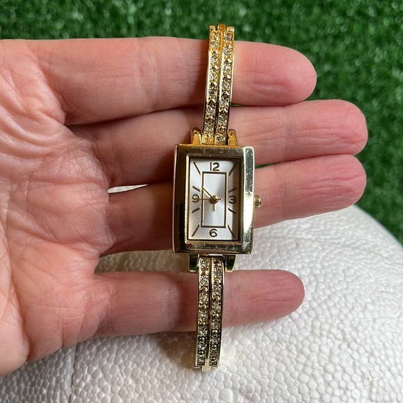 Gold Tone Metal Watch And Bracelet Set ONE SIZE (watch needs battery) - Picture 5 of 7